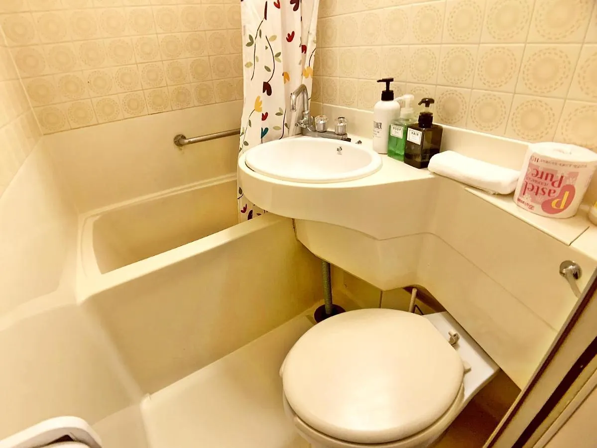טוקיו Comptoir Room 402